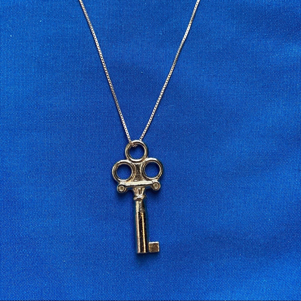 NWOT Silver Key Necklace